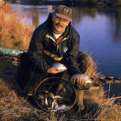 Angler Clive Branson am Fluss River Wye bei Hereford