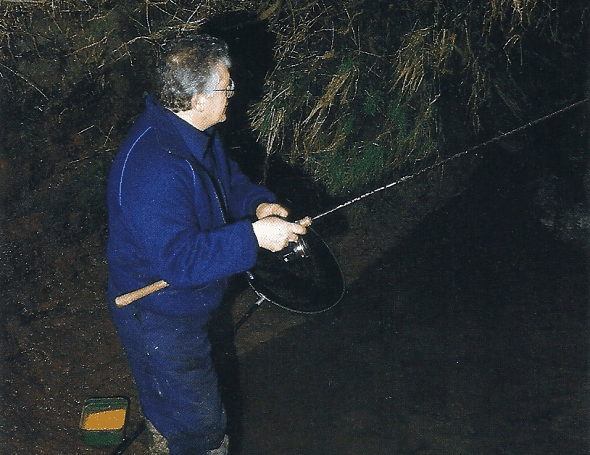 Angler Graham Marsden auf Döbel am Fluss Dane 