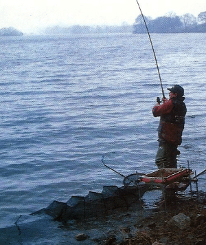 Angler Vinnie Smith angelt am Loch Ken 