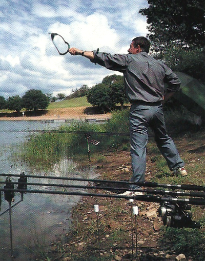 Karpfenangler Chris Ball mit Verbesserten Karpfen-Tricks